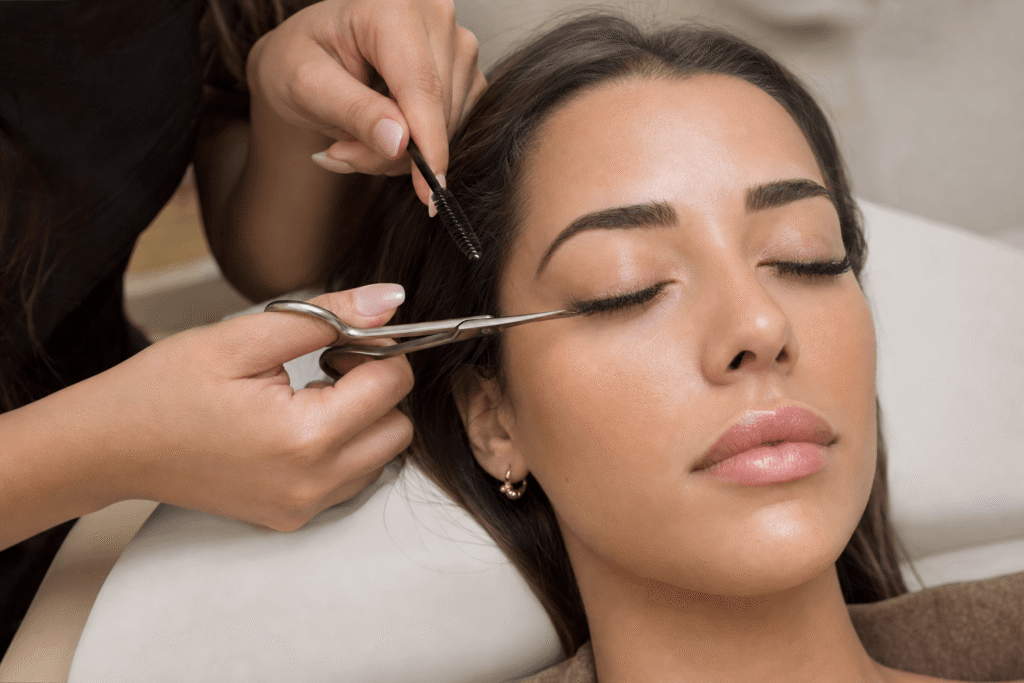 can you trim eyelash extensions